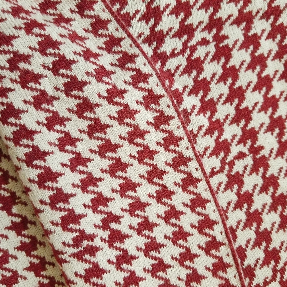 Burgundy houndstooth patterned a line skirt - Picture 4 of 5
